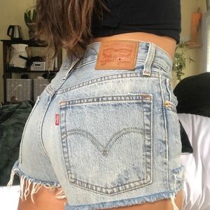 Levi Denim Shorts 14” flat waist